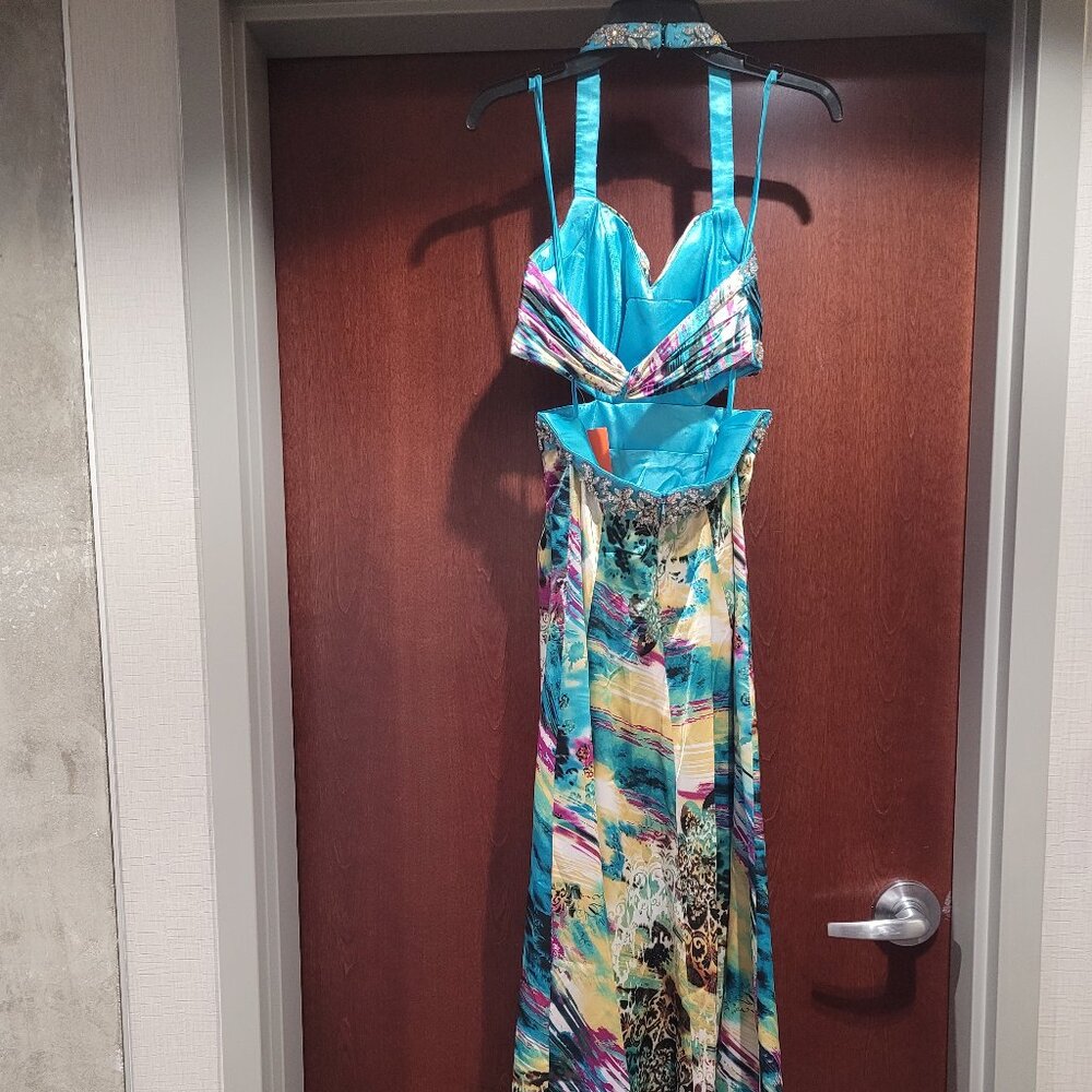 Landa Designs PC213 Size 2 Prom Dress - Picture 5 of 8